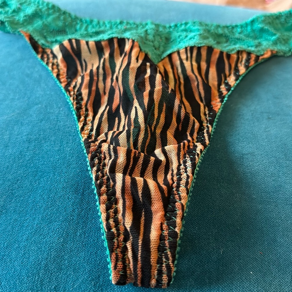 VS Thong Panties 🐅 - Picture 2 of 10